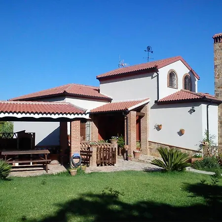 Villa Charming In With Pool