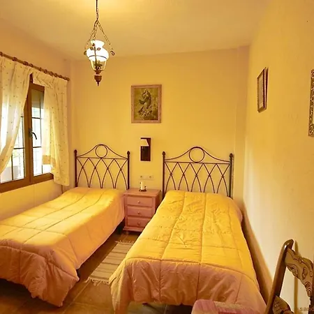 Villa Charming In With Pool