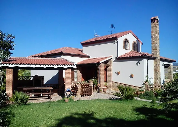 Villa Charming In With Pool