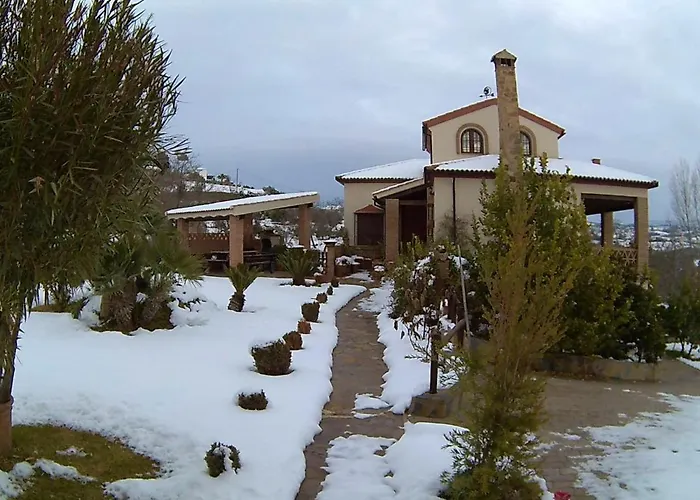 Charming In With Pool 론다