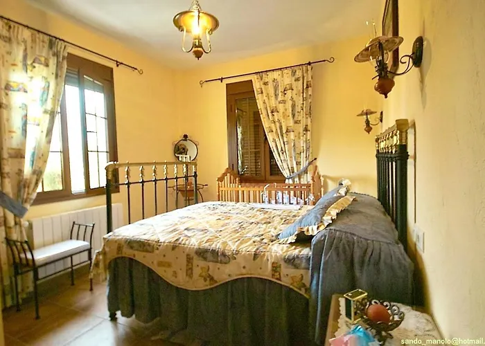 Villa Charming In With Pool